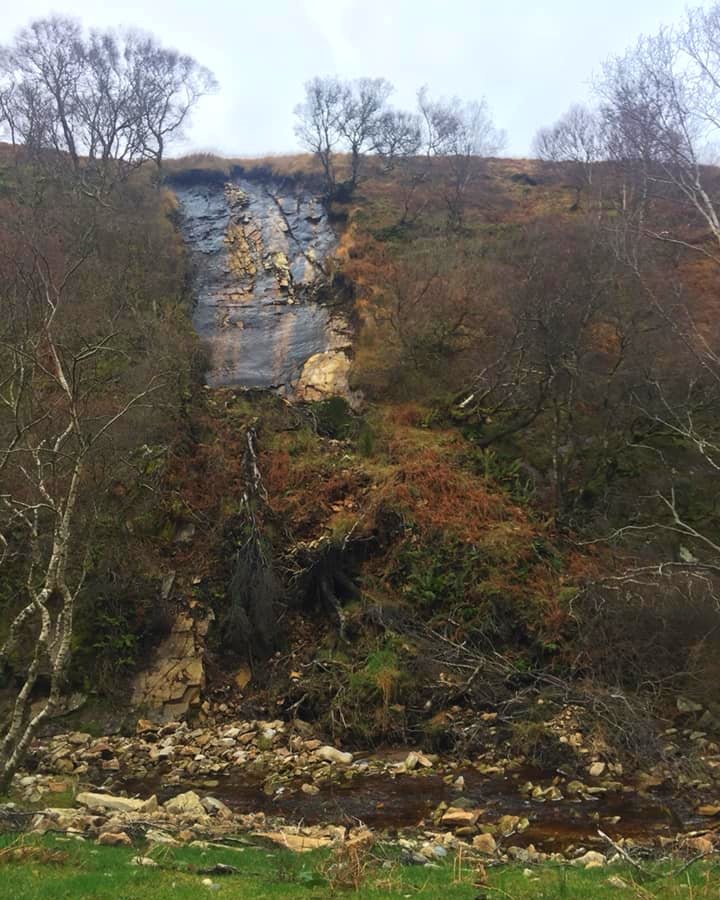 格倫文瀑布（Glenevin Waterfall）